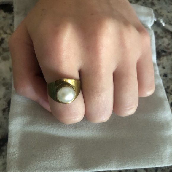 Jewelry - 🍋Gold Pearl Ring. Size 7